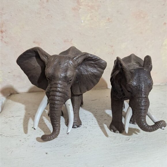 schieich Brown Elephant Figurines With Tusks Set Of 2 home decor Africa zoo - Picture 2 of 7